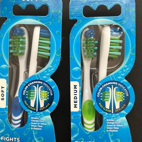 Oral-B Bacteria Blast Toothbrushes NWT - Picture 4 of 4